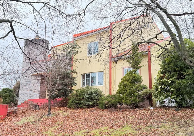 Photo 2 of Single family home for sale at 26105 Bridgewater Ave, Glen Oaks, NY 11004 | MLS# 948578 | Listing updated on 2026-01-06