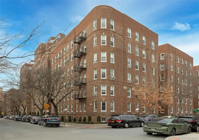 3rd image of 111-15 75Th Ave, New York, NY 11375
