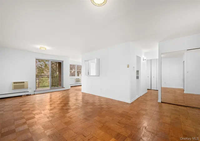 2nd image of 10 Ipswich Ave #4M, North Hempstead, NY 11021 | MLS# 948772