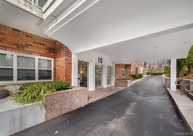 25th image of 10 Ipswich Ave #4M, North Hempstead, NY 11021 | MLS# 948772