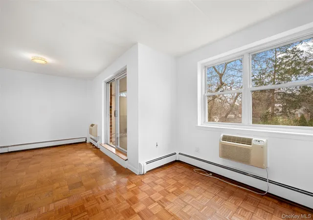 5th image of 10 Ipswich Ave #4M, North Hempstead, NY 11021 | MLS# 948772