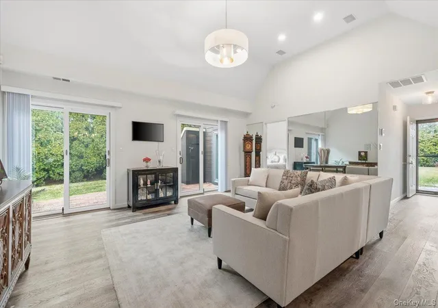 3rd image of 22 So Gate Circle, Oyster Bay, NY 11762 | MLS# 948779