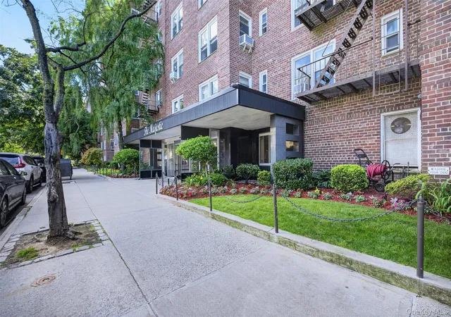 2nd image of 110 20 71st Ave #420, Forest Hills, NY 11375 | MLS# 949071