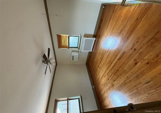 3rd image of 40Th Ter Cir, North Hempstead, NY 11021