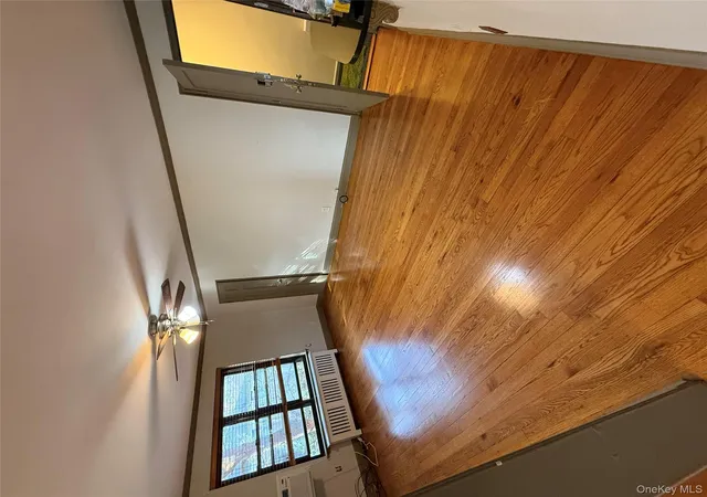 4th image of 40Th Ter Cir, North Hempstead, NY 11021