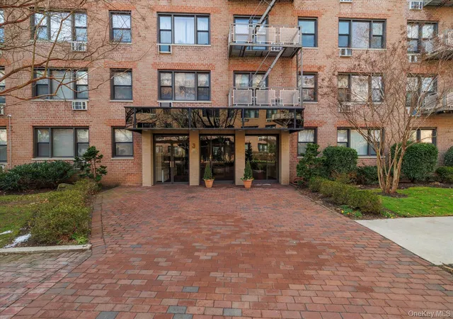 1st image of 3 Birchwood Ct #2J, North Hempstead, NY 11501 | MLS# 949344