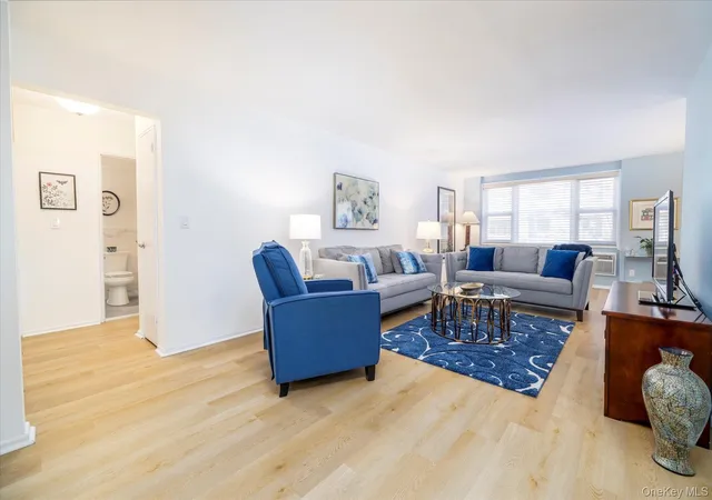 3rd image of 3 Birchwood Ct #2J, North Hempstead, NY 11501 | MLS# 949344