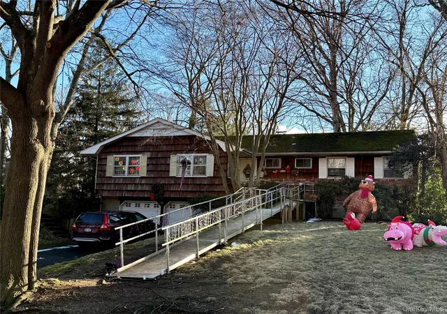 Single Family Residence at 20 Camelia Pl, Hauppauge, NY 11788 | MLS# 949437 | | Sold on 2026-05-01