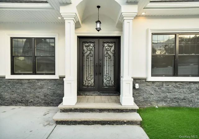 Photo 2 of Sale Pending at 47 E Cherry St, Hicksville, NY 11801 | MLS# 949481 | Listing updated on 2026-03-27