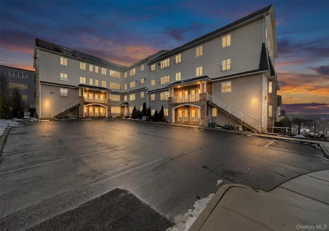 3rd image of 10 Lemberg Ct #401, Monroe, NY 10950 | MLS# 949540
