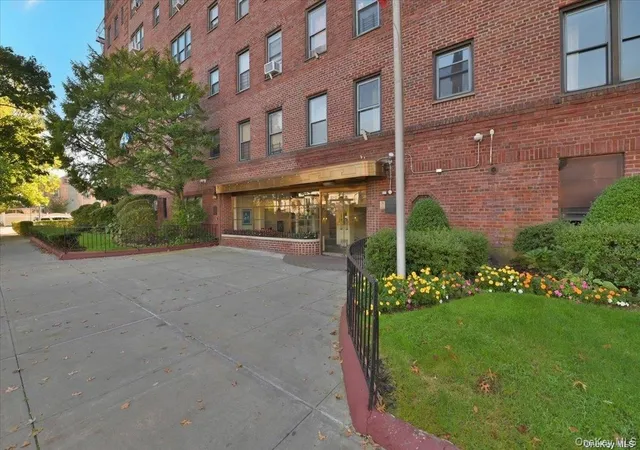 2nd image of 143 50 Hoover Ave #219, Jamaica, NY 11435 | MLS# 949674
