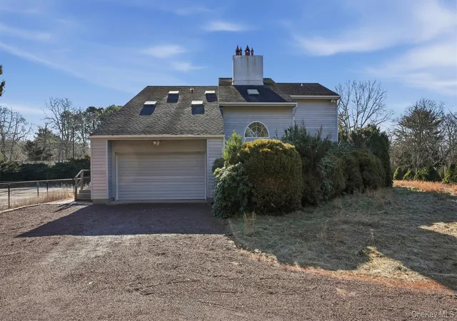 Photo 3 of Sale Pending at 103 Middle Pond Rd, Southampton, NY 11968 | MLS# 949783 | Listing updated on 2026-04-02