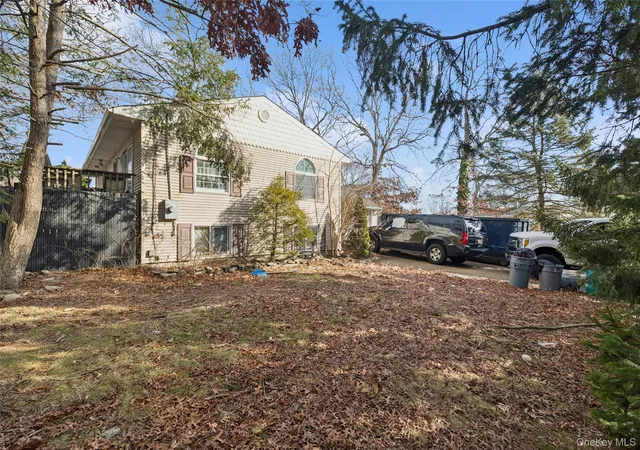 2nd image of 3 Allegheny Dr W, Farmingville, NY 11738 | MLS# 949784