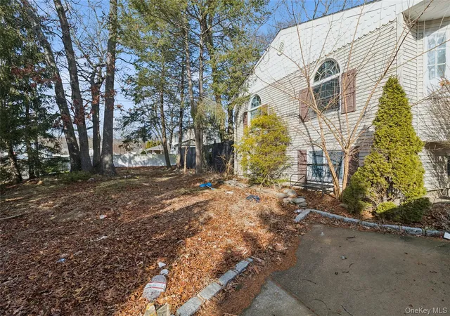 3rd image of 3 Allegheny Dr W, Farmingville, NY 11738 | MLS# 949784