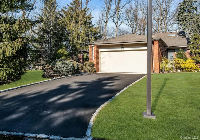 Photo 3 of Sale Pending at 304 Aerie Ct, Manhasset, NY 11030 | MLS# 949841 | Listing updated on 2026-07-07