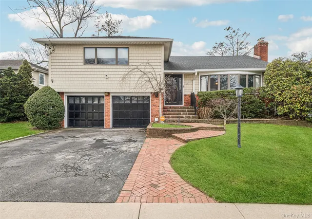 2nd image of 15 Baylis Pl, Hempstead, NY 11563 | MLS# 949871