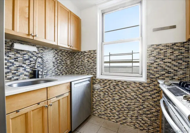 2nd image of 118 17 Union Tpke #16G, Forest Hills, NY 11375 | MLS# 949905
