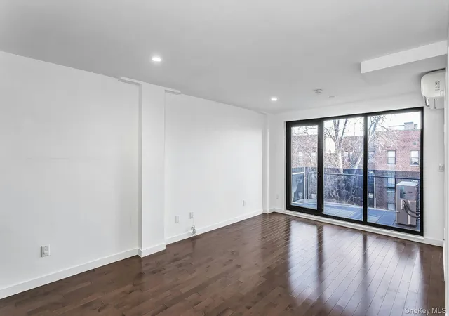 Homes for sale in New York, NY | 43 12 214th Pl #4D, New York, NY 11361 | MLS# 950373