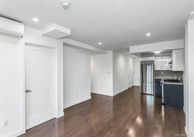 Homes for sale in New York, NY | 43-12 214Th Pl #4D, New York, NY 11361 | MLS# 950373