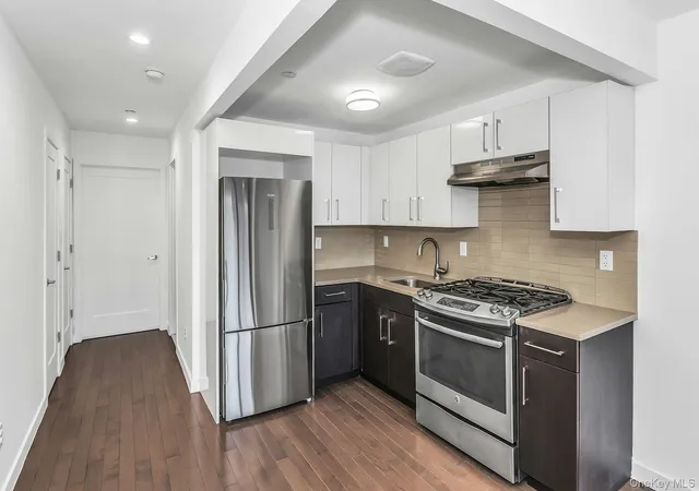 Homes for sale in New York, NY | 43-12 214Th Pl #4D, New York, NY 11361 | MLS# 950373