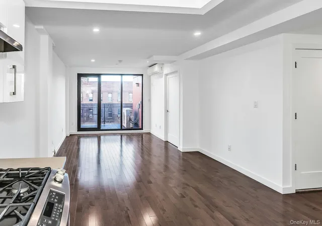 Homes for sale in New York, NY | 43-12 214Th Pl #4D, New York, NY 11361 | MLS# 950373
