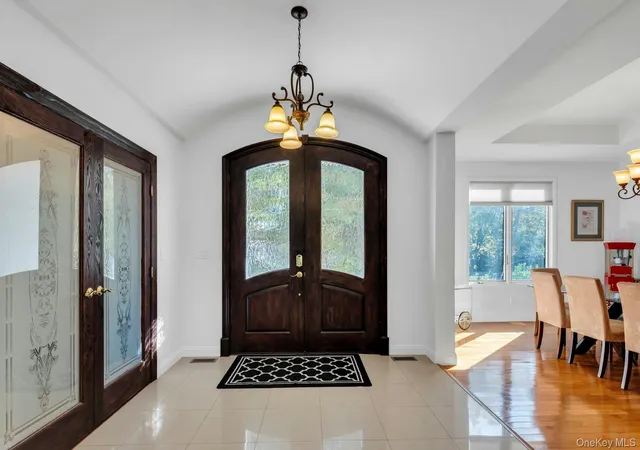 Photo 4 of Single family home for sale at 10 Bay Woods Dr, Hampton Bays, NY 11946 | MLS# 950375 | Listing updated on 2026-05-09