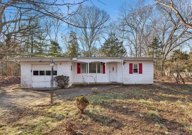 Photo 1 of Sale Pending at 37 Cedar Dr, East Hampton, NY 11937 | MLS# 950455 | Listing updated on 2026-01-31