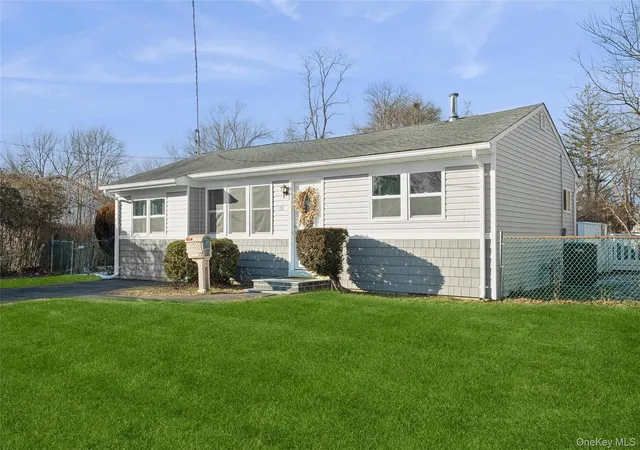 3rd image of 31 21 Ave, Bay Shore, NY 11706 | MLS# 950674