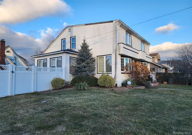 Photo 3 of Single family home for sale at 883 Mckenna Ave, North Baldwin, NY 11510 | MLS# 950748 | Listing updated on 2026-02-13