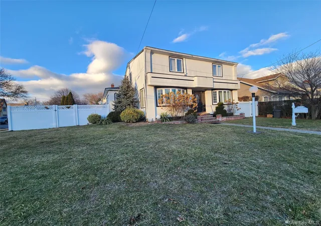 Photo 3 of Single family home for sale at 883 Mckenna Ave, North Baldwin, NY 11510 | MLS# 950748 | Listing updated on 2026-02-13
