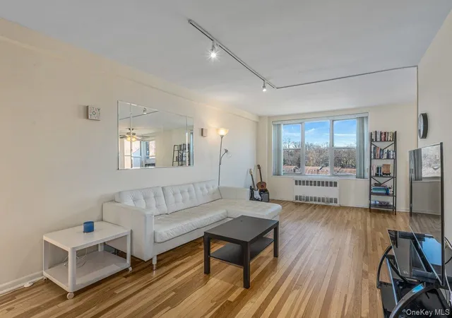 3rd image of 18-50 211 St #6B, Bayside, NY 11360 | MLS# 951238