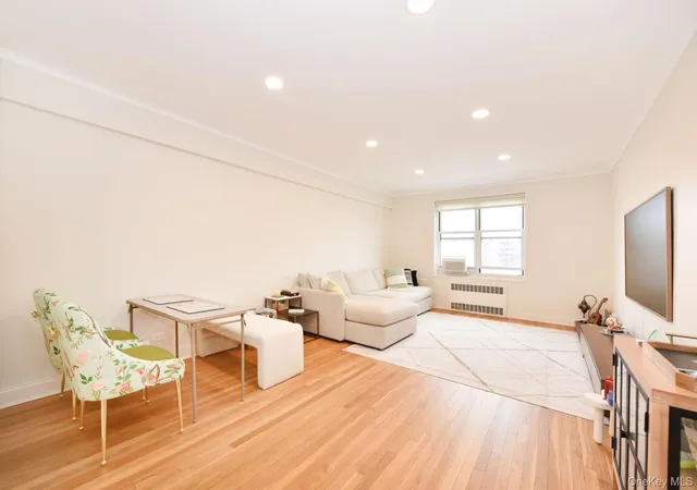 3rd image of 64-11 99 St #418, Rego Park, NY 11374 | MLS# 951266