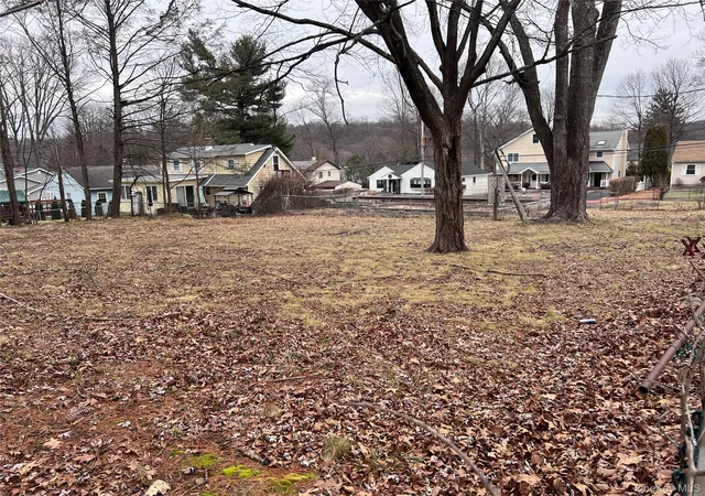 Photo 3 of Sale Pending at 22 Tomahawk Dr, White Plains, NY 10603 | MLS# 951352 | Listing updated on 2026-03-06