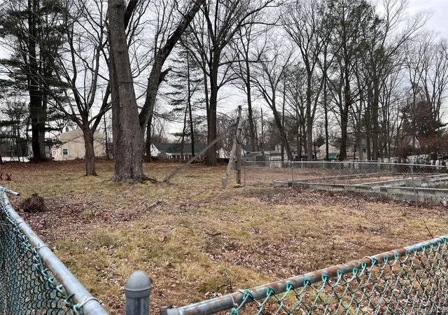 Photo 4 of Sale Pending at 22 Tomahawk Dr, White Plains, NY 10603 | MLS# 951352 | Listing updated on 2026-03-06