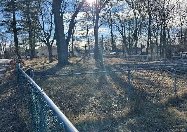 Photo 10 of Sale Pending at 22 Tomahawk Dr, White Plains, NY 10603 | MLS# 951352 | Listing updated on 2026-03-06