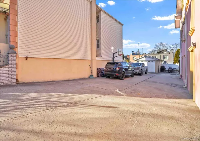 Listing Photo 4 - Condo for sale in building located at 2929 Morgan Ave, New York, NY 10469