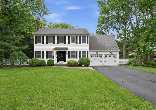 2nd image of 3 Hampton Dr, Center Moriches, NY 11934 | MLS# 951458