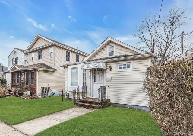 3rd image of 949 N 7Th St, New Hyde Park, NY 11040 | MLS# 951487