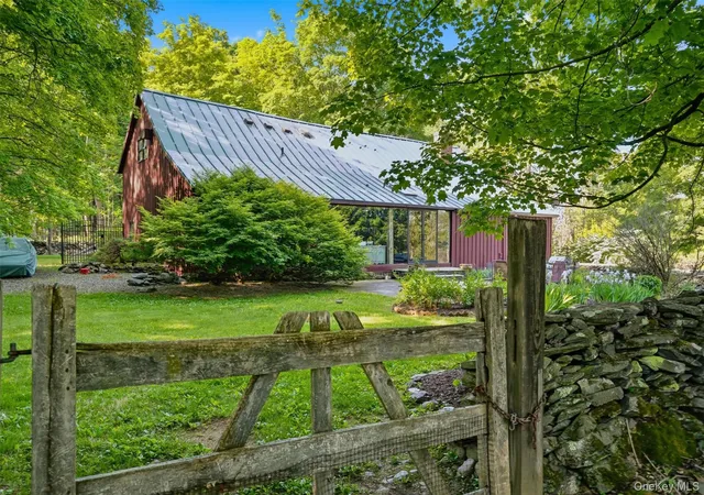 4th image of 101 Drake Rd, Pleasant Valley, NY 12569 | MLS# 951502