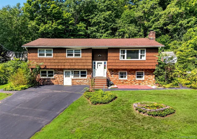 1st image of 237 Old Church Rd, Putnam Valley, NY 10579 | MLS# 951573