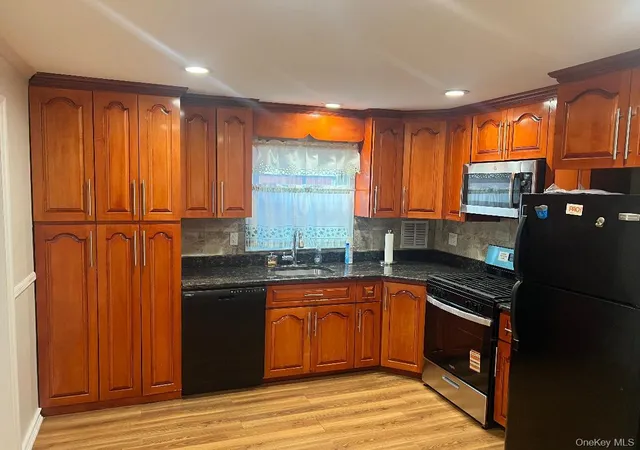 Photo 4 of Sale Pending at 155-22 Cohancy St, New York, NY 11414 | MLS# 951643 | Listing updated on 2026-08-03