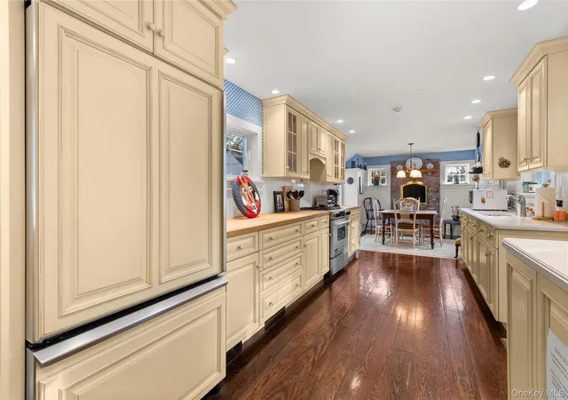 Photo 3 of Single family home for sale at 3500 Pine Neck Rd, Southold, NY 11971 | MLS# 951805 | Listing updated on 2026-10-04