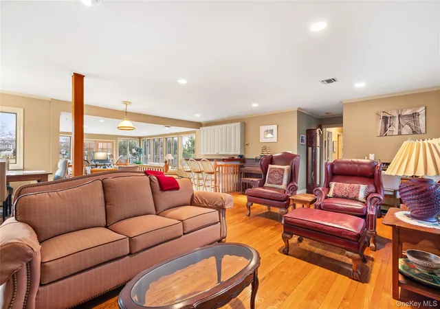 4th image of 66 Davison Ln E, West Islip, NY 11795 | MLS# 951850