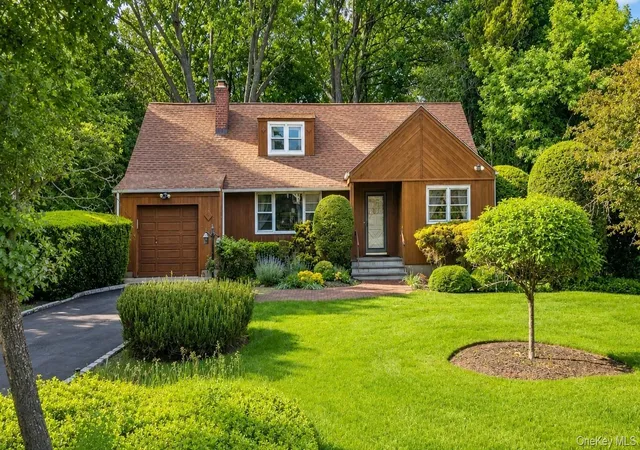 1st image of 9 Sheep Pasture Ln, Huntington, NY 11743 | MLS# 952138