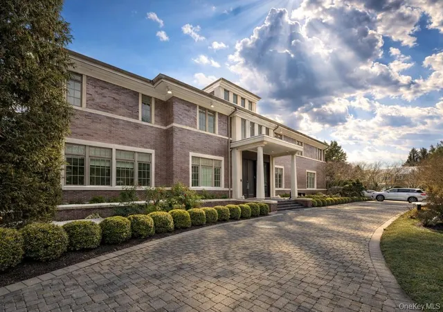 Photo 2 of Sale Pending at 865 Barberry Ln, Woodmere, NY 11598 | MLS# 952151 | Listing updated on 2026-05-19