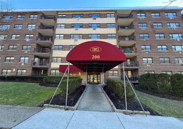 Homes for sale in Mount Kisco, NY | 200 Diplomat Dr #6P, Mount Kisco, NY 10549 | MLS# 952336