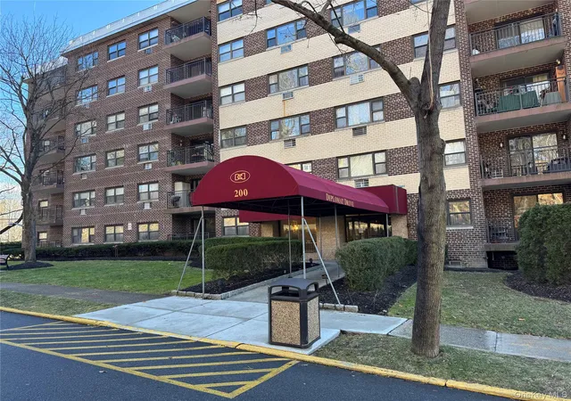 Homes for sale in Mount Kisco, NY | 200 Diplomat Dr #6P, Mount Kisco, NY 10549 | MLS# 952336