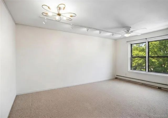 Homes for sale in North Hempstead, NY | 46 Terrace Cir #3F, North Hempstead, NY 11021 | MLS# 952351