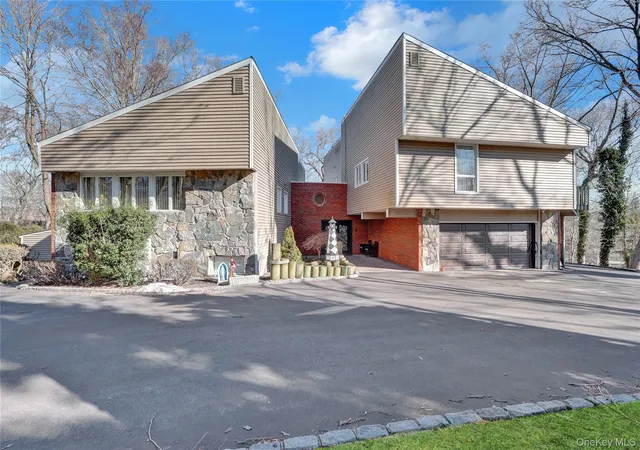 2nd image of 2 Riverview Ter, Smithtown, NY 11787 | MLS# 952372
