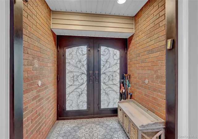 4th image of 2 Riverview Ter, Smithtown, NY 11787 | MLS# 952372
